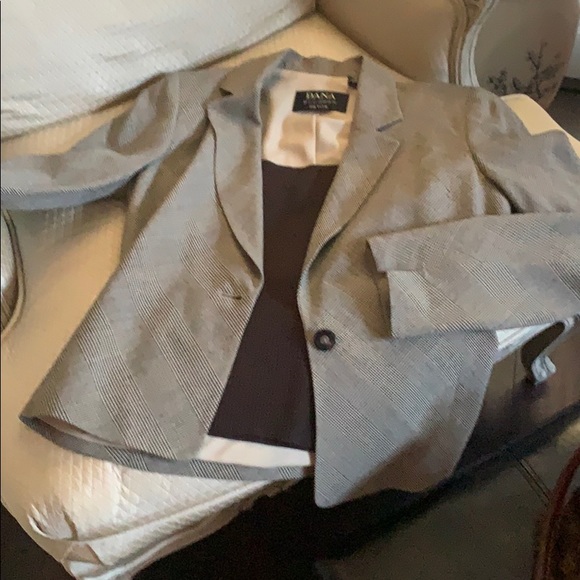 Dana Buchman Jackets & Blazers - EUC Dana BUCHMAN Blazer & matching silk shirt